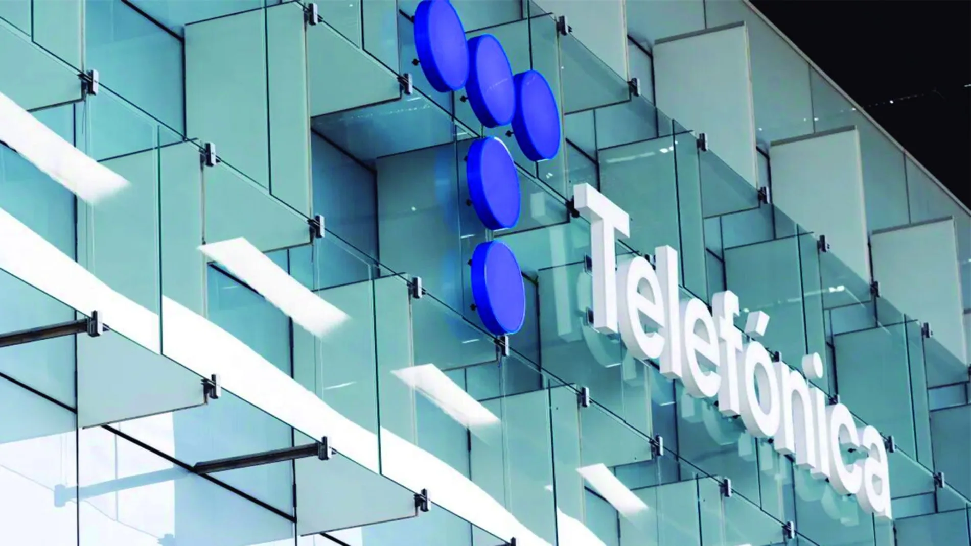 Telefonica と Mavenir は、コア ネットワークを変革し、通信分野での成長戦略を強化するために AI イノベーション センターを推進します