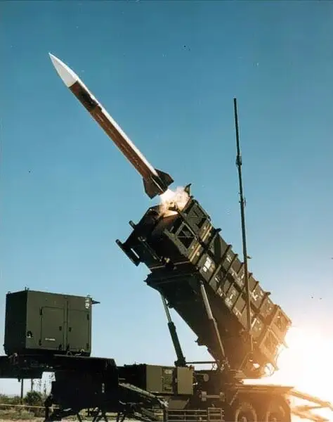 MIM-104パトリオットミサイルの発射。
