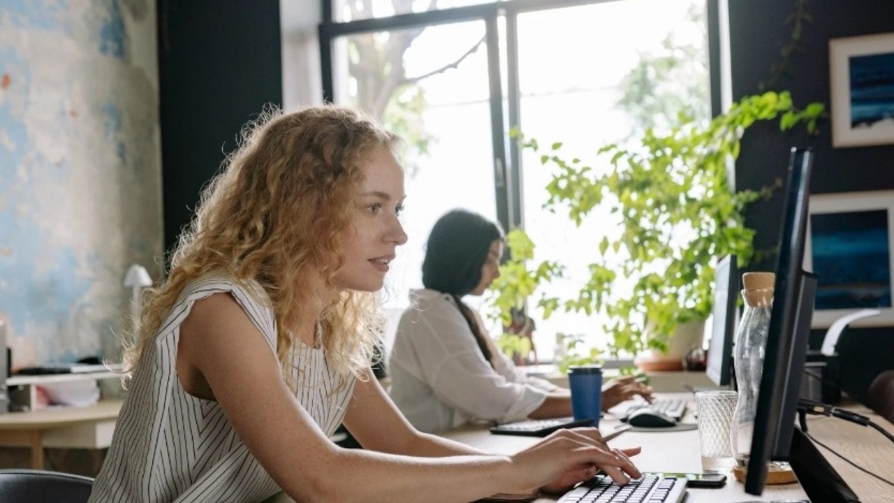 5都市で初の商用サービスを開始し、2026年に記録的な展開を準備