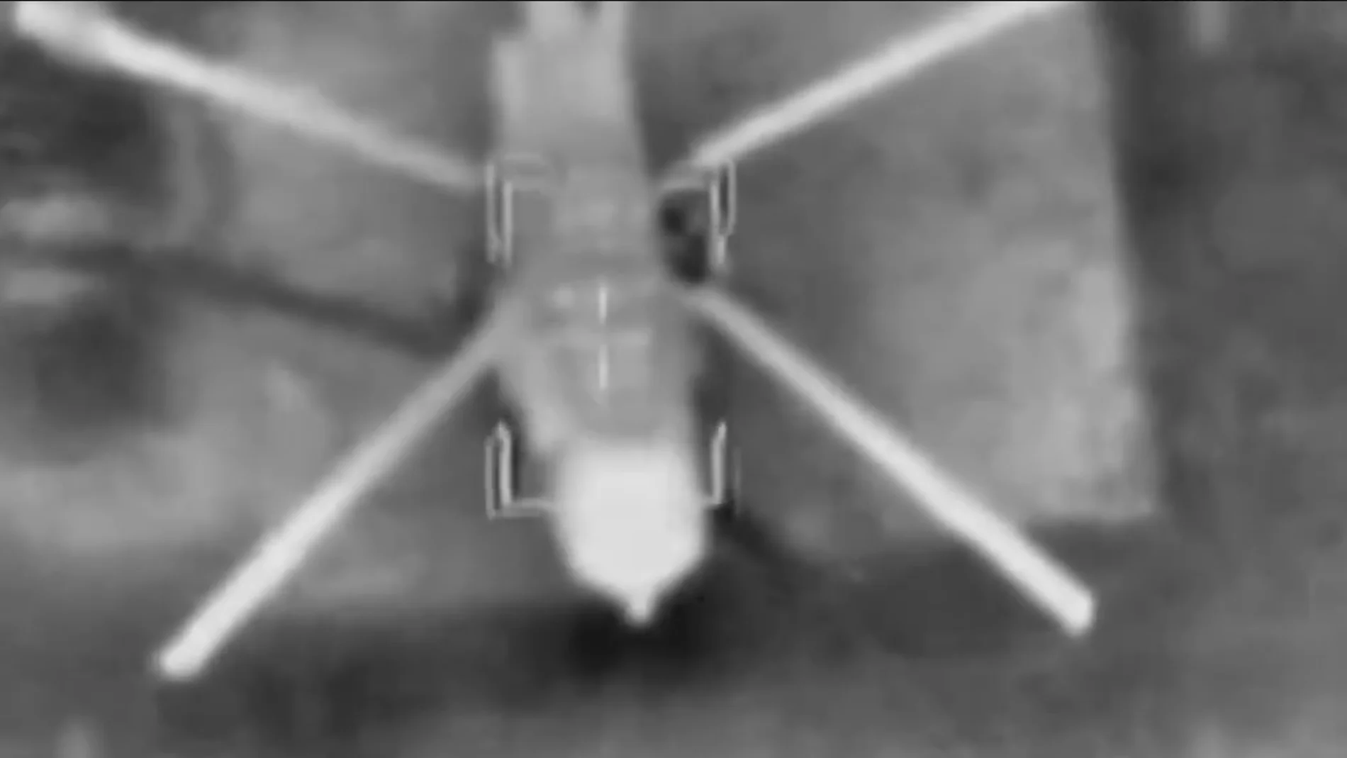 イラン、敵の人工衛星やドローンを欺くために地上のヘリコプターにペイント