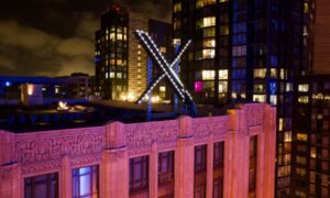 イーロン・マスク氏のxAIを、Grokチャットボットで生成された性的画像でティーンエイジャーが訴訟