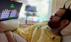 新しいブレイン コンピューター インターフェイスにより、麻痺のある人でも頭でタイピングできるようになります
