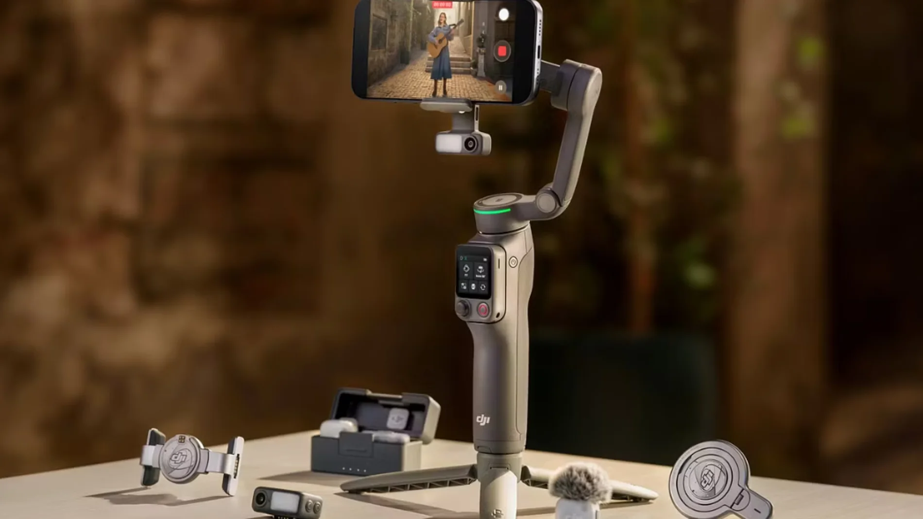 DJI、ドローンとジンバルを融合させたOsmo Mobile 8 Pを発表