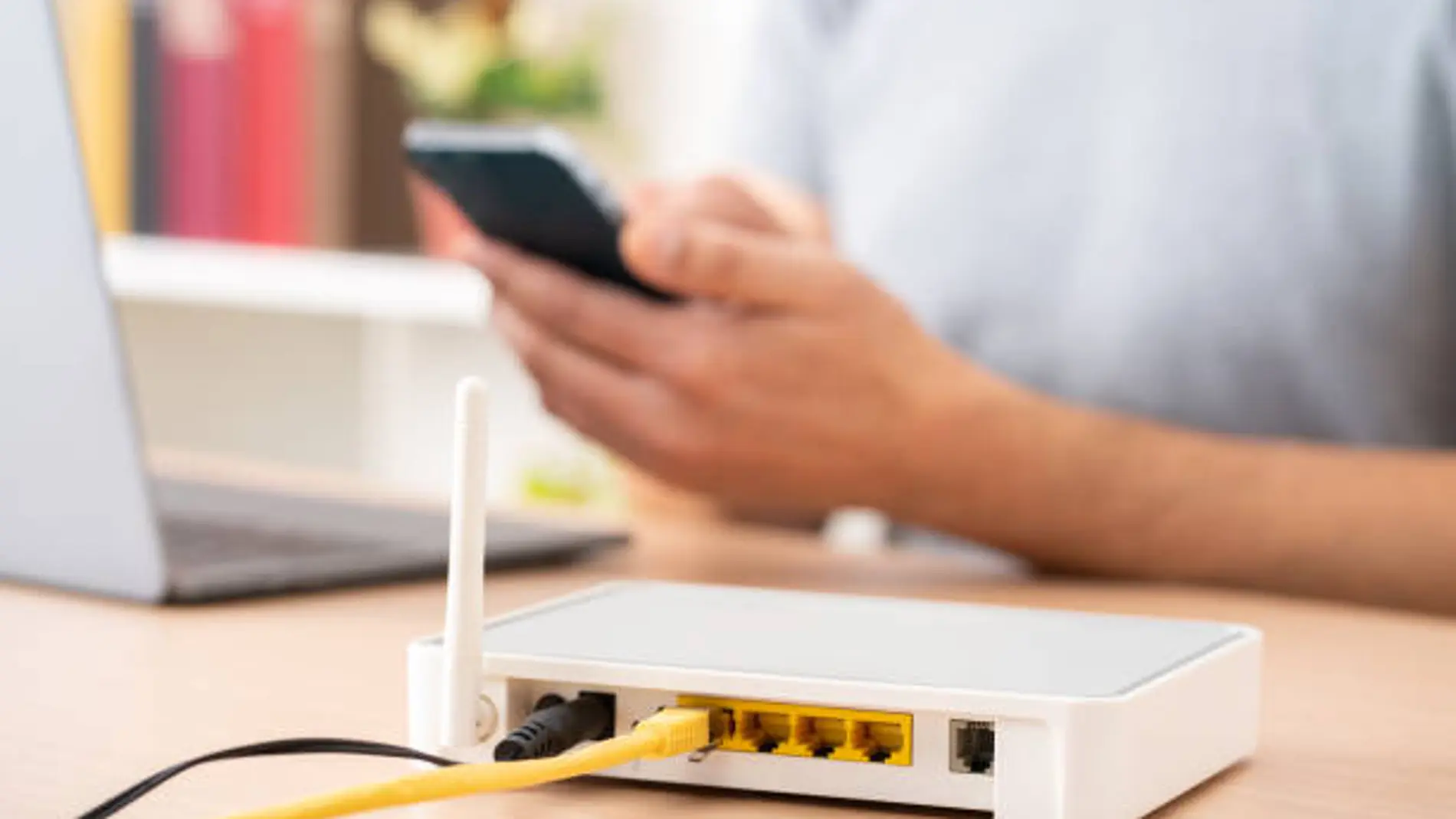 ほとんど誰も使っていないが、あなたの生活をずっと楽にしてくれる WiFi ルーターのボタン