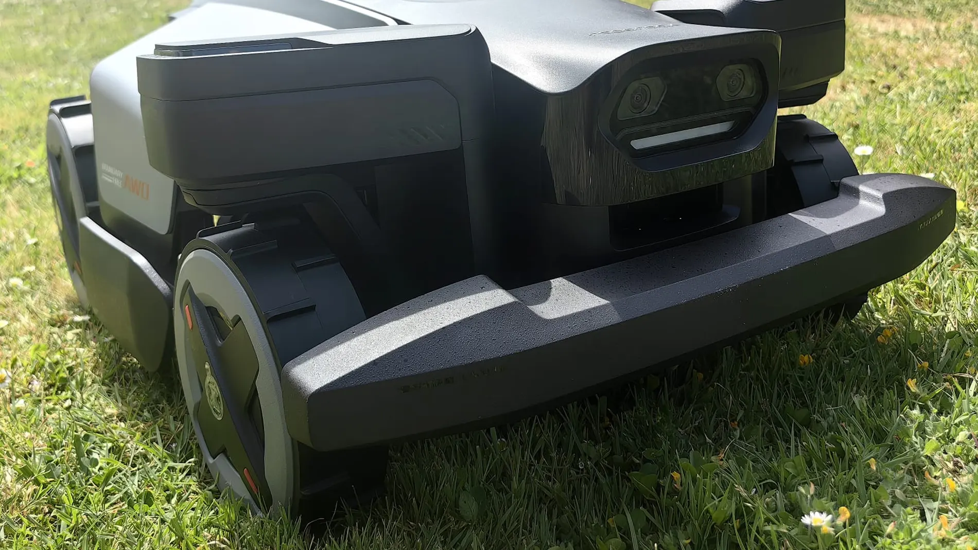 土曜日のガジェット: Roborock RockMow Z1 LiDAR、ウォーリーが芝刈り機になるとき