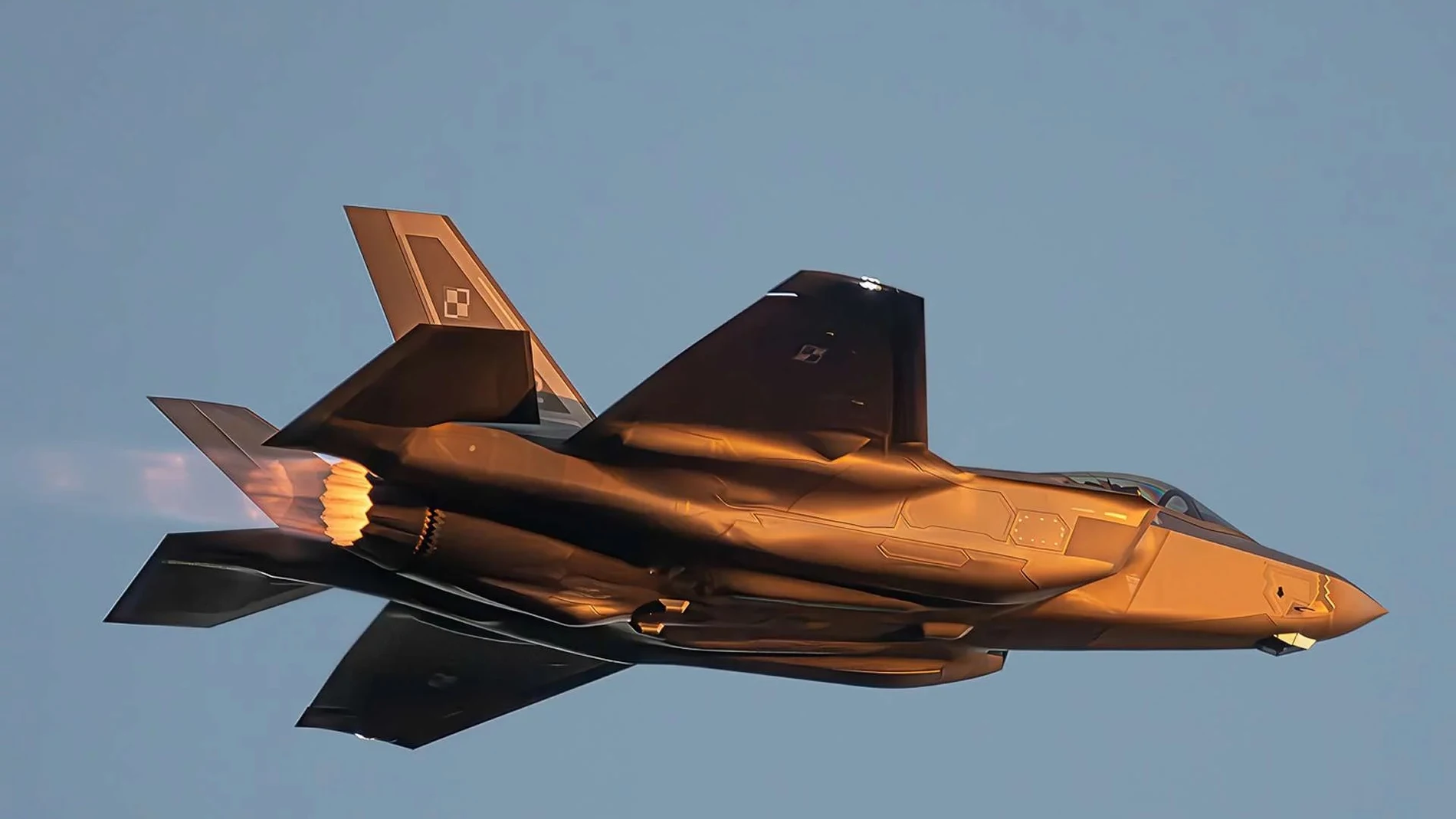 これはポーランドが配備した最初の第5世代戦闘機F-35Aフザルツです。