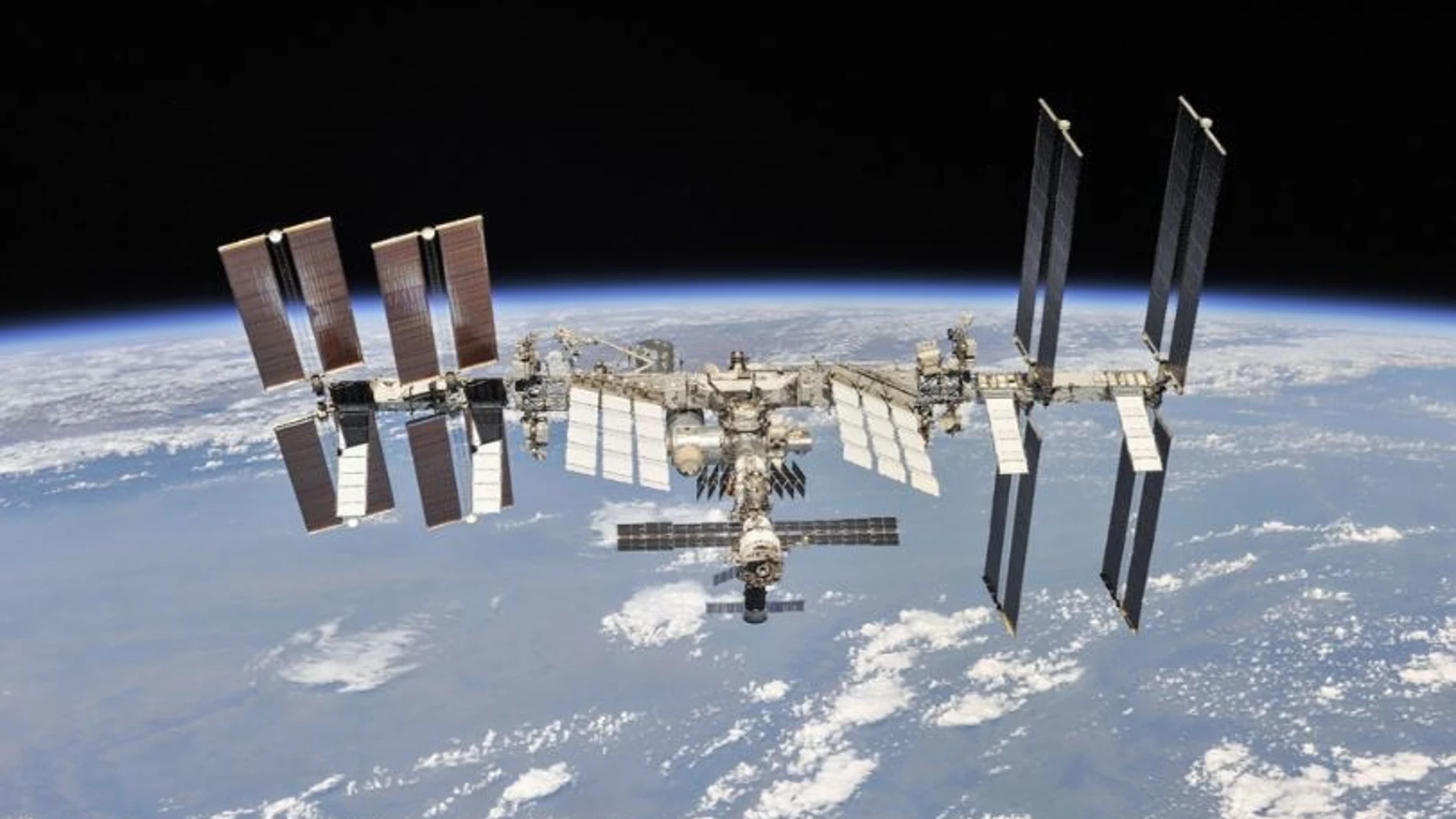 NASAが検知した空気漏れが安定した後、国際宇宙ステーションの宇宙飛行士は通常の状態に戻る