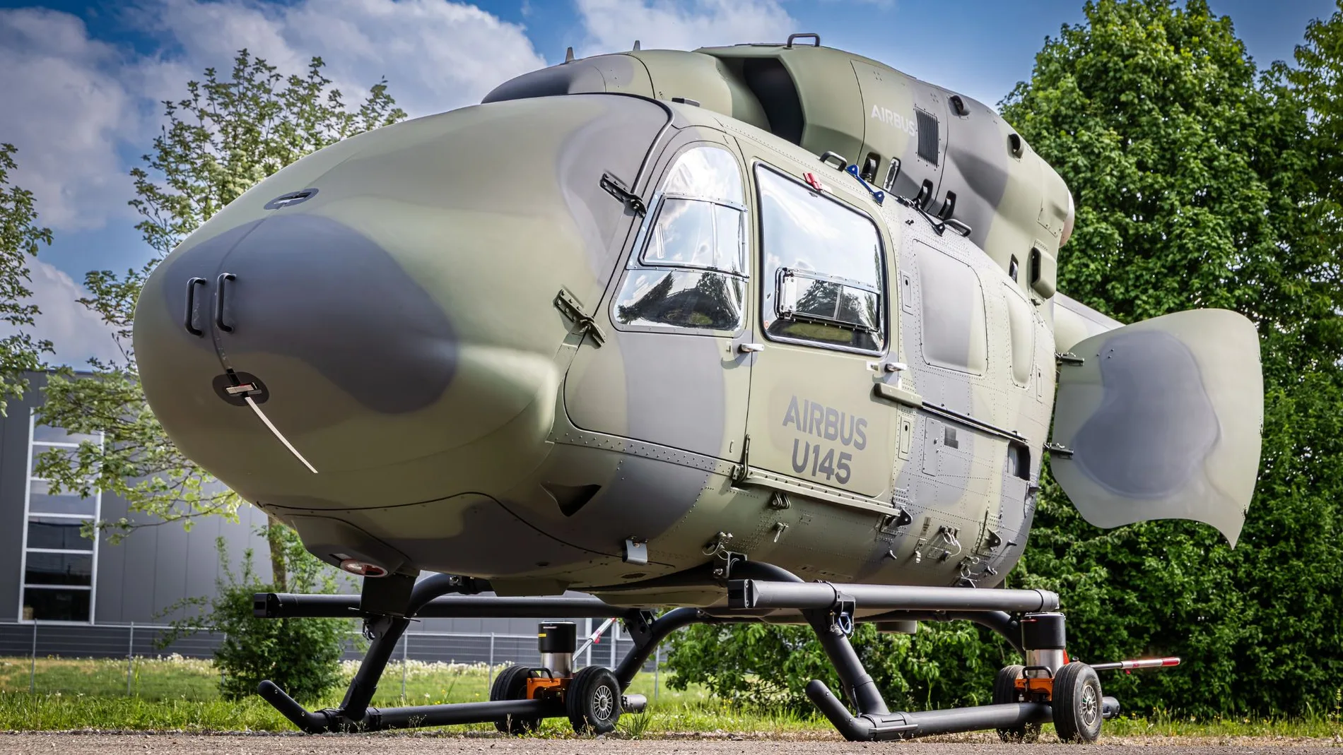 エアバス、H145ヘリコプターからコックピットを取り外し、軍事任務用の自律型ドローンに変える