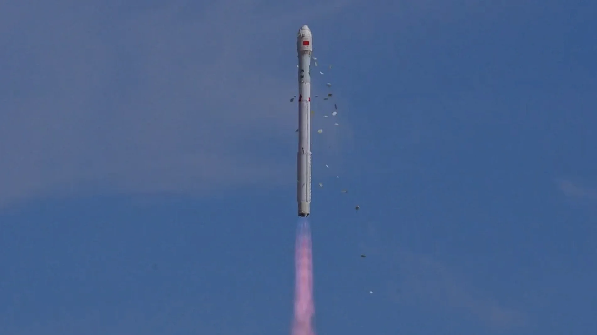 中国のロケットがスターリンク星座の近くで危険なほど破片化