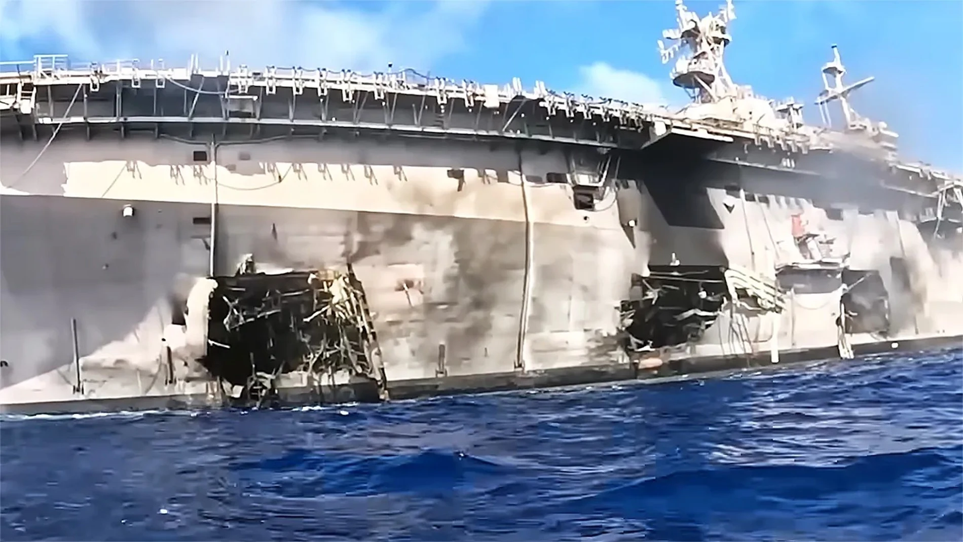 米海軍、GARC特攻無人機船を初めて4万トンの艦船に対してテスト