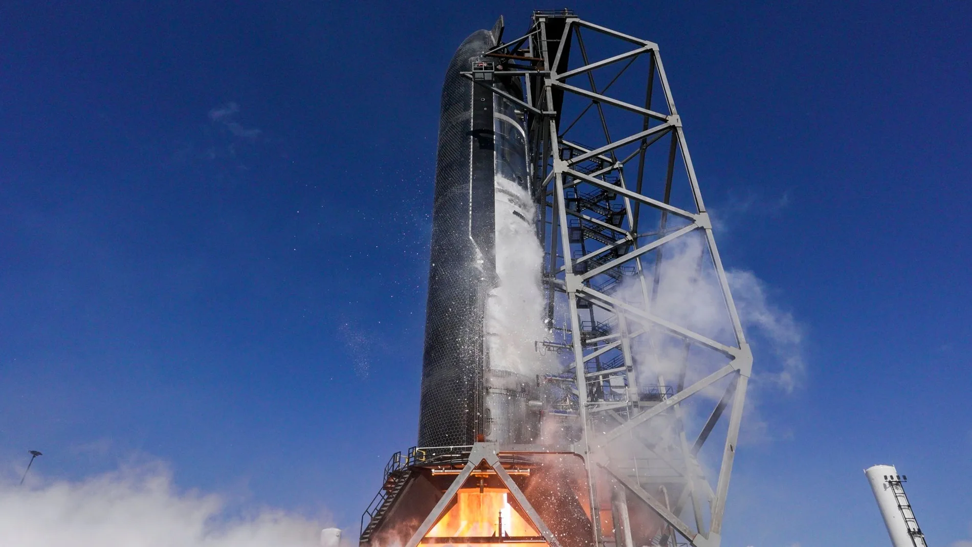 スターシップは今週金曜日に13回目の飛行を予定：スペースXは前回の飛行で何が問題だったかを明らかにする