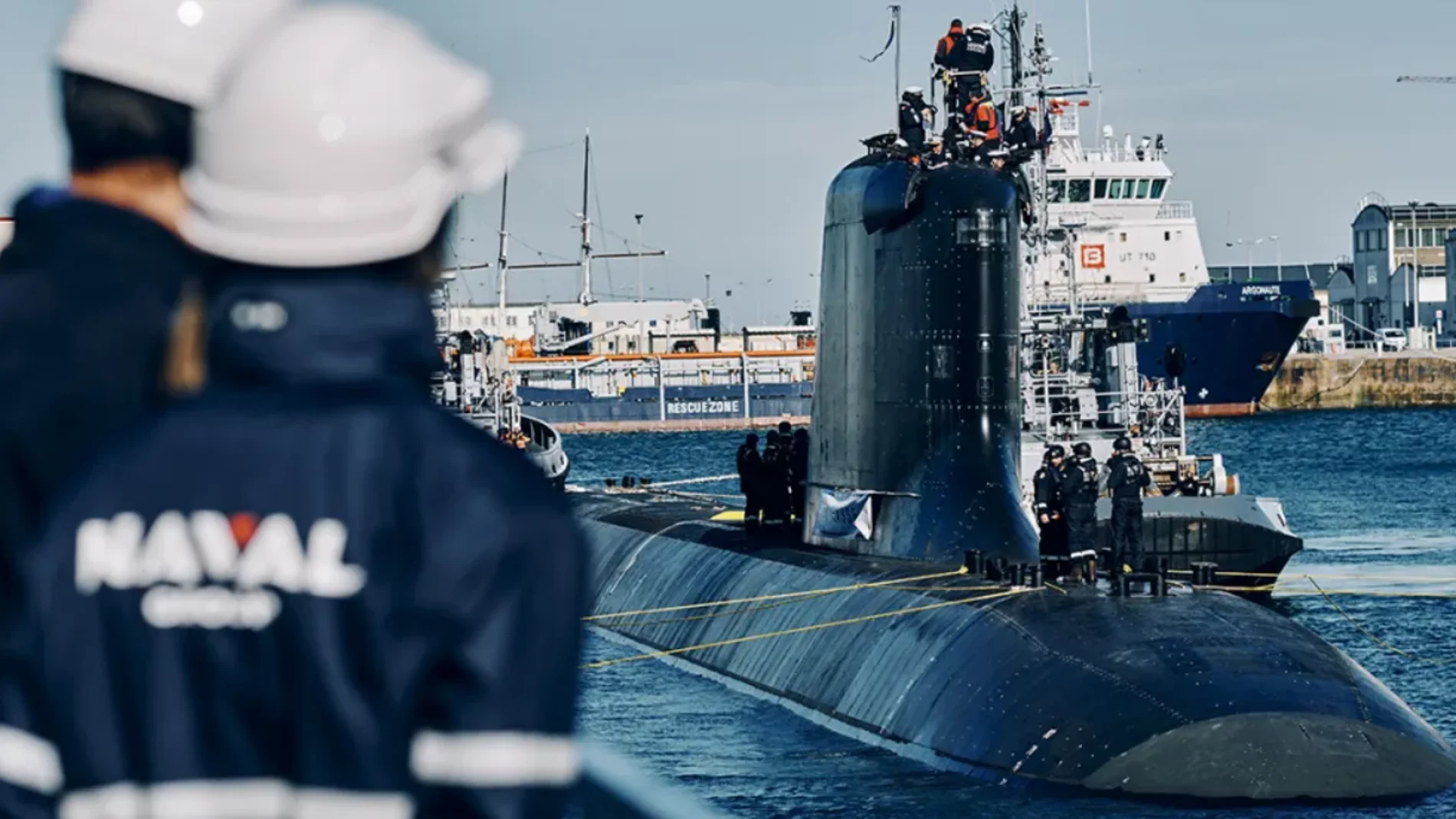 フランスが最新鋭潜水艦トルヴィルを受領