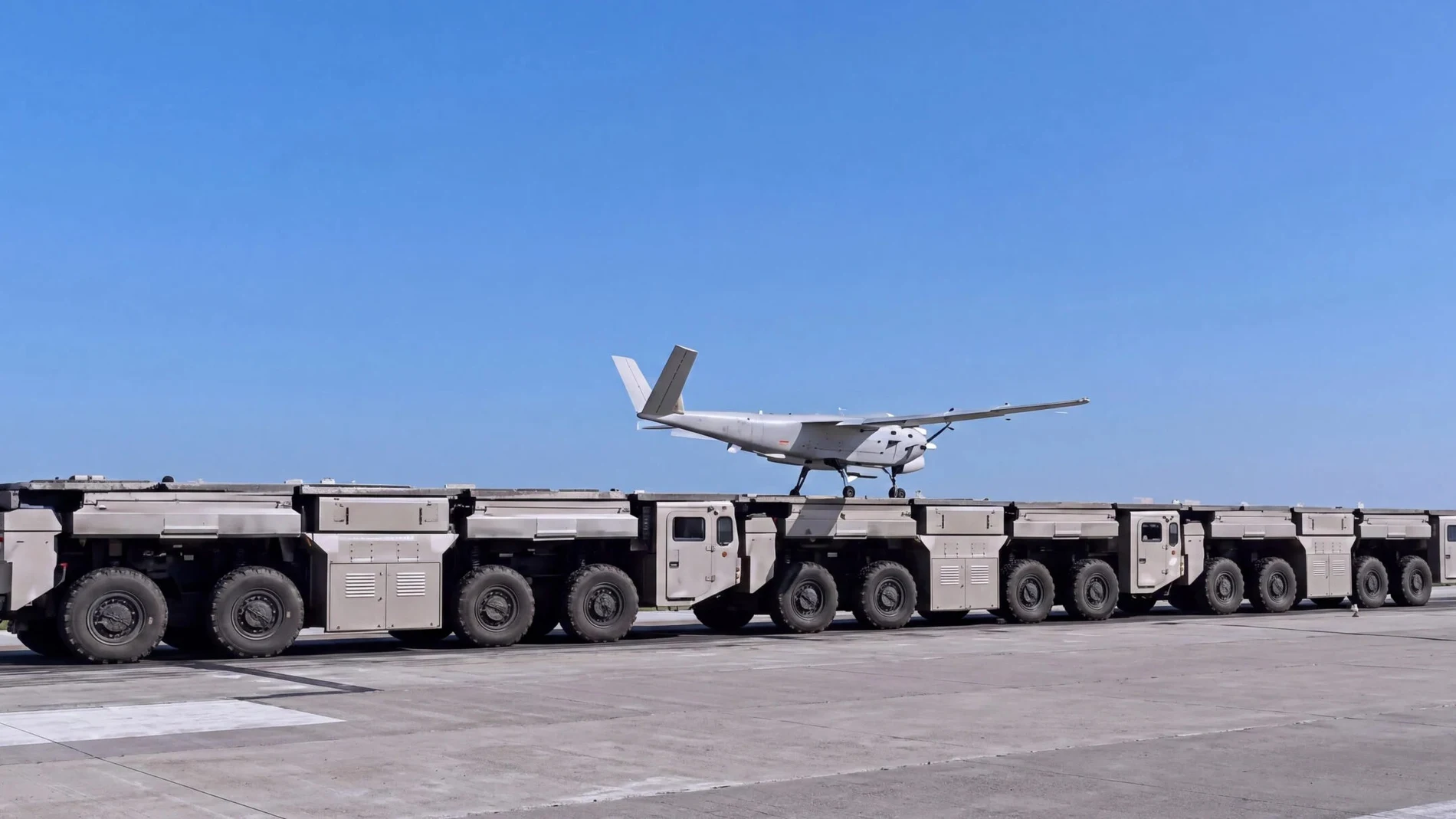 中国、大型ドローンを発射するためのトラック3台からなる電磁カタパルトを披露