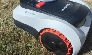 日曜日のガジェット: Navimow i220 LiDAR、Segway という姓の芝刈り機