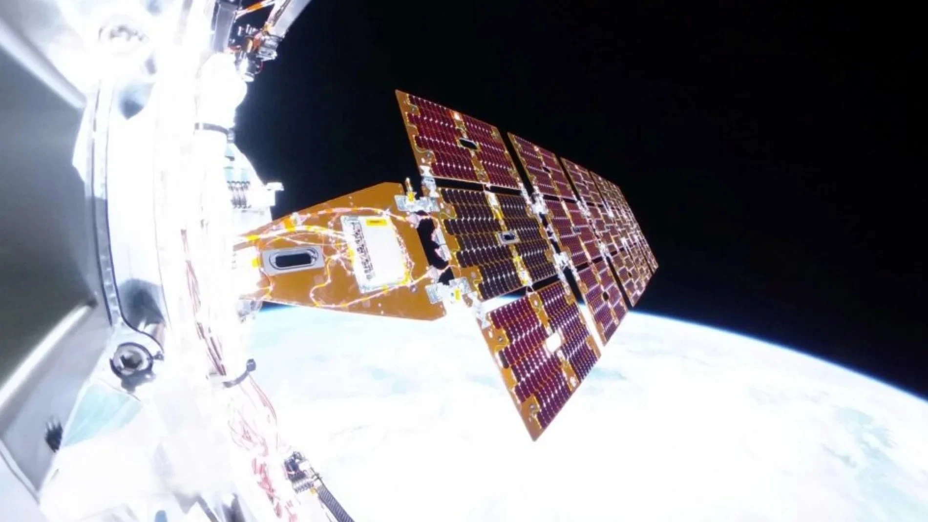 NASAは、スウィフト衛星救出のために派遣された船をこうやって救出する計画だ