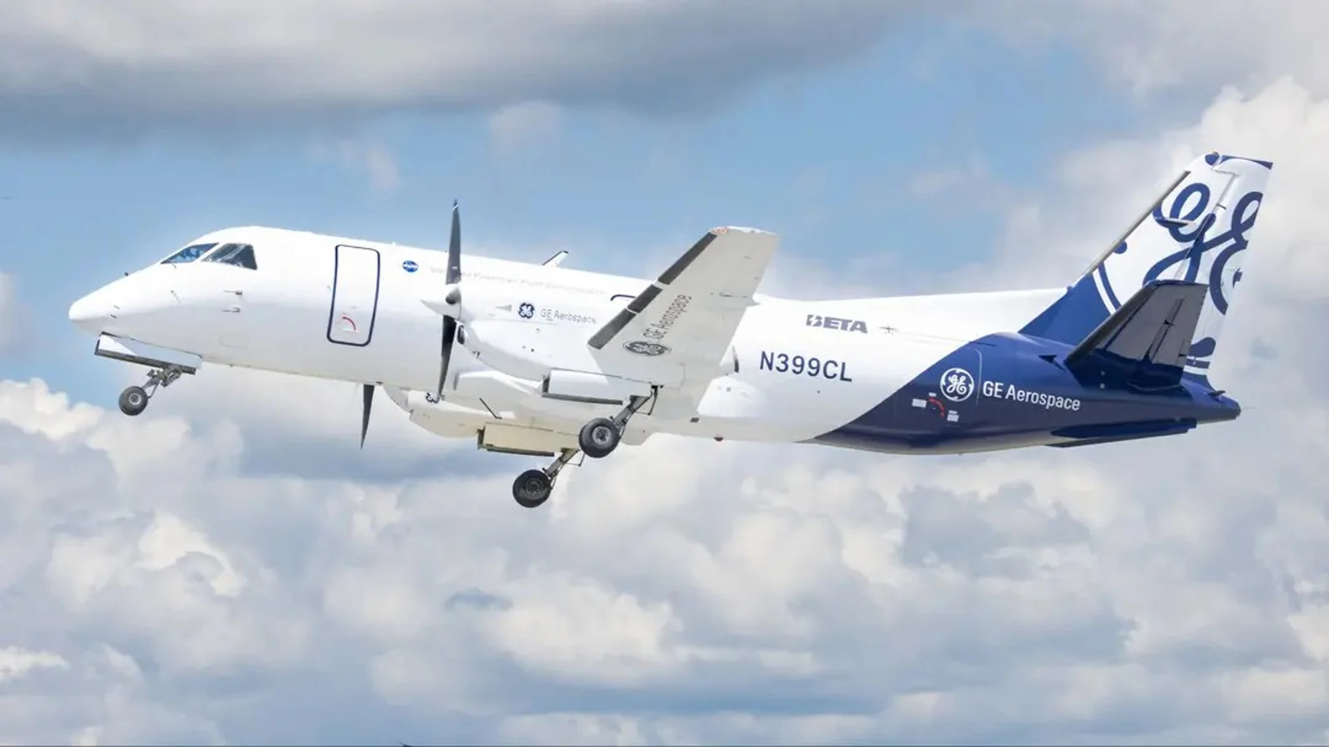 ハイブリッド電気飛行機が初めて旅客機と同じ高度での飛行に成功