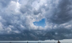 ムルシアの37度からレオンの22度まで：AEMETは、地中海沿岸とバレアレス諸島で暑さが厳しくなる一方で、今週火曜日に北部で熱崩壊が予想されることを確認した