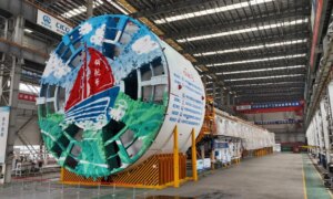 世界最大の鉄道トンネルボーリングマシンが、単一の切羽から 11 キロメートル以上を掘削して記録を破る