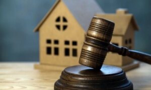 弁護士のラウール・ゴメス氏は、滞納した近隣住民からの手数料請求について、「地域住民が6,000ユーロや7,000ユーロを請求しても、残りは時間に追われて最終的に1,500ユーロしか徴収されないことがある」と語った。