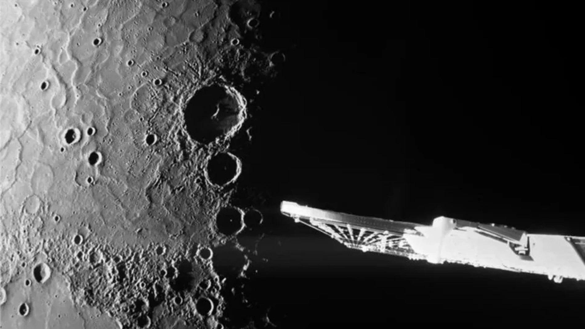 なぜこのような奇妙な惑星なのかを解明するため、2つの探査機が8年間の旅を経て水星に到着しようとしている