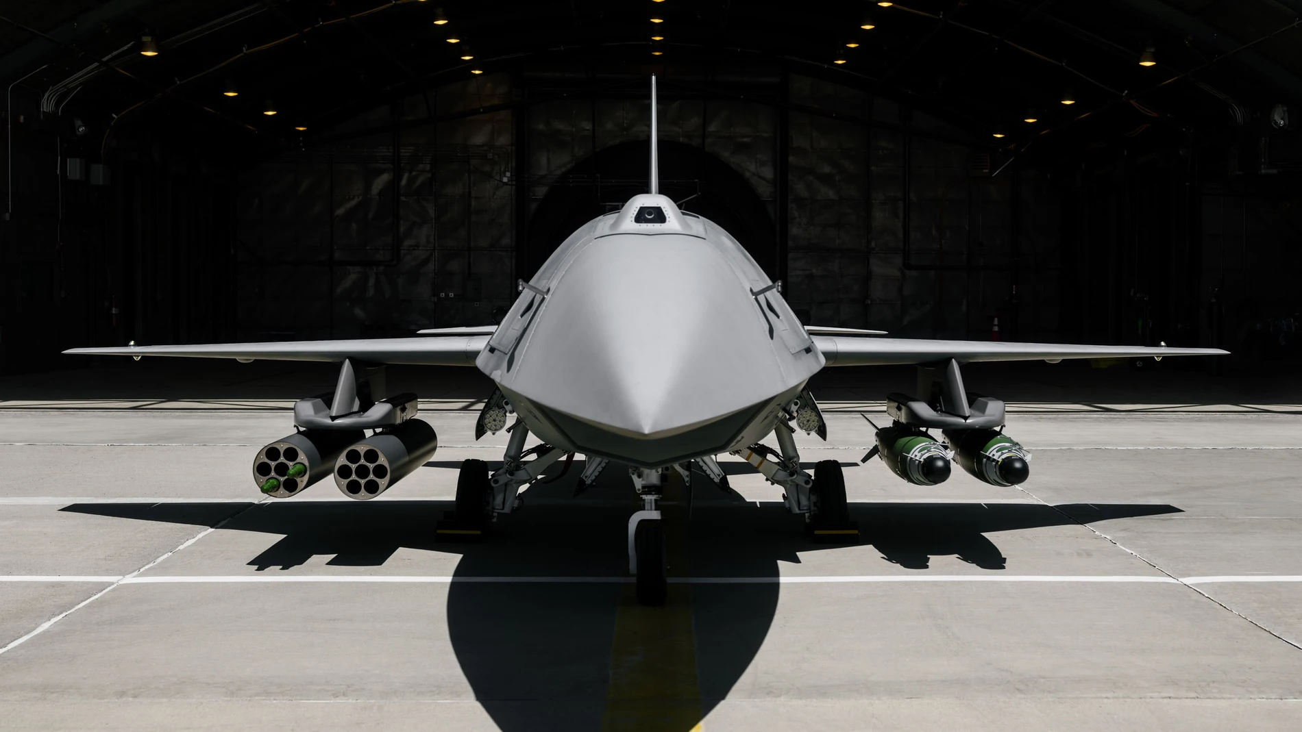 F-35に随伴するパイロットのいない共同戦闘機フューリーが搭載できる爆弾とミサイル