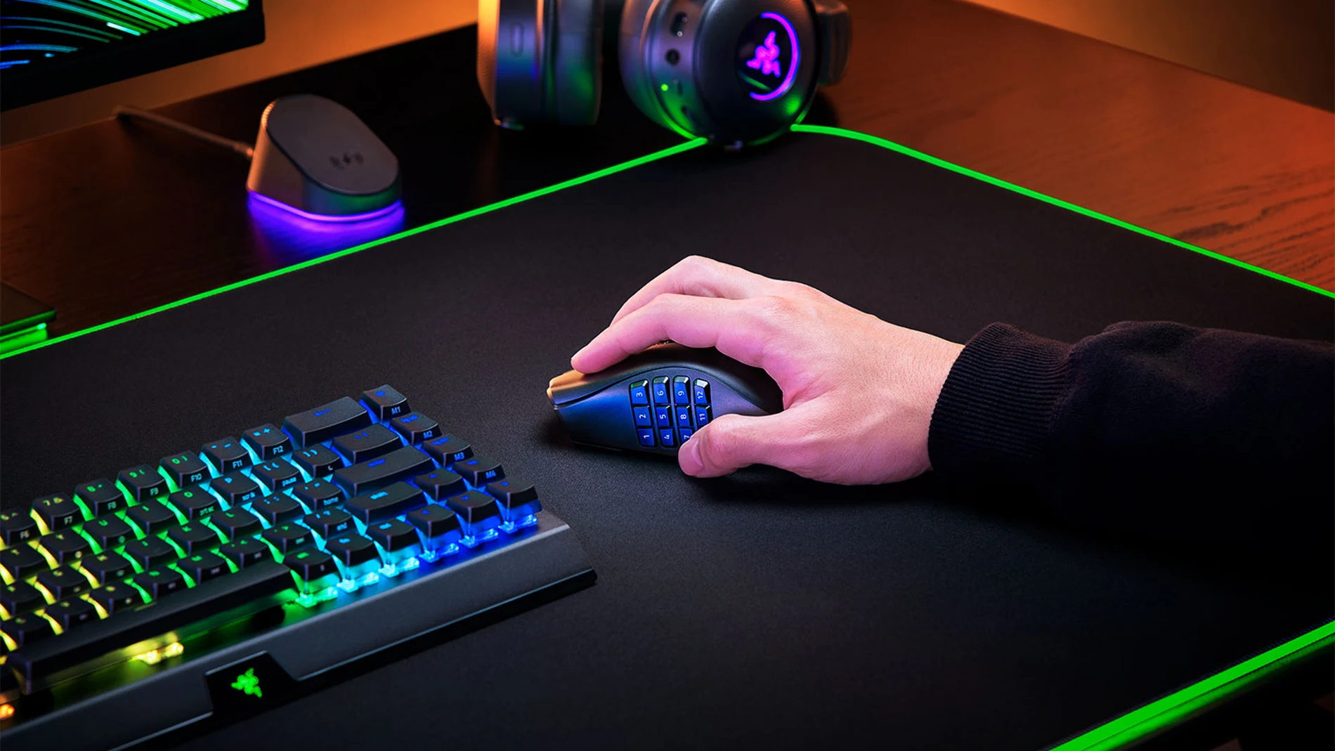 Razer Naga V3 Pro は、交換可能なサイドプレートだけでなく、3 つのマウスを 1 つにまとめたいと考えています