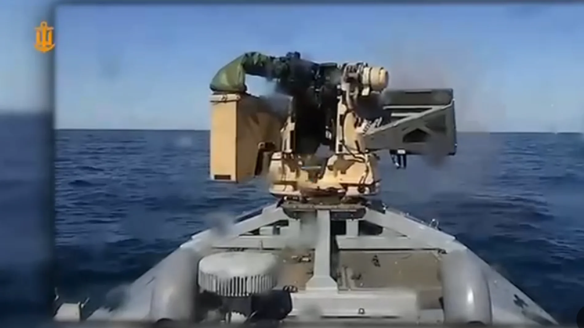 これは初のドローン海戦です。黒海で 1 隻のロボット船が別のロボット船を追跡し、破壊します。
