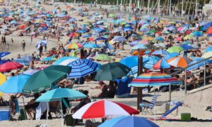 スペインは10月前夜も引き続き暑さに悩まされており、AEMETは南部では気温が35度を超え、最高気温はバダホスで38度、セビリアとコルドバでは37度に達すると予想している。