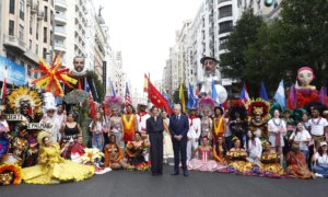 10 月 12 日が祝われるラテンアメリカの国はどこですか?この日は何と呼ばれますか?