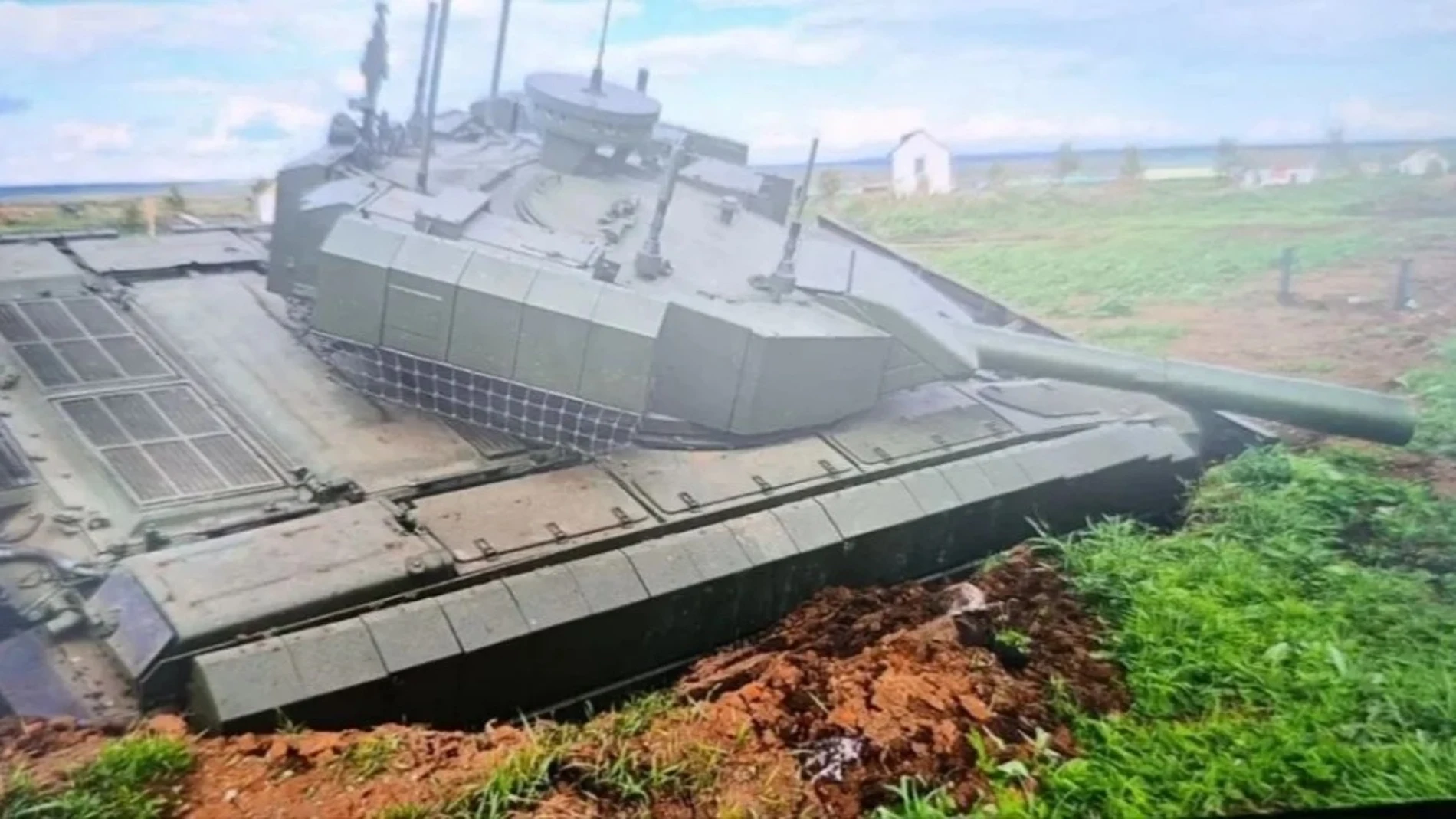 ロシア、泥にはまった突撃部隊を支援するために125mm砲を搭載したロボット戦車をテスト