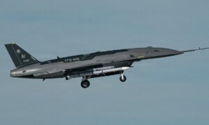 米空軍の歴史的マイルストーン：F-22パイロットが初めてコックピットからフューリー戦闘ドローンを制御