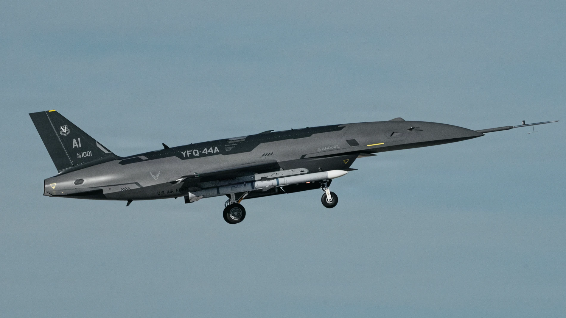 米空軍の歴史的マイルストーン：F-22パイロットが初めてコックピットからフューリー戦闘ドローンを制御