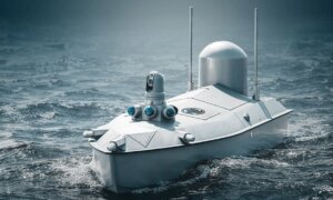 トゥルキエは、別の無人機によって制御され、100キロの爆発物を装備した神風海軍無人機をテストします