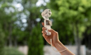 DJI、白い Osmo Pocket P4 で「技術」に賭ける