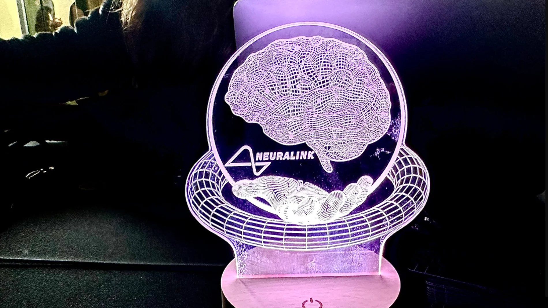 Neuralink は、50,000 時間のニューラル データを使用して AI を学習します。そして目標は明らかです