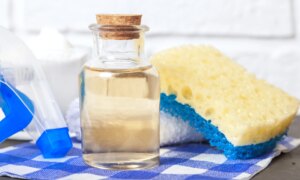 キッチンペーパーを酢と洗剤に浸す：その用途と、大掃除の専門家がそれを推奨する理由