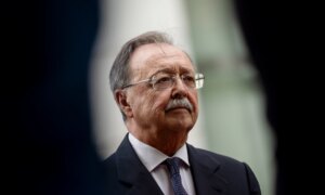 セウタのフアン・ヘスス・ビバス会長は、侵攻が自治都市に与えた影響について警告し、「侵攻以来３カ月間、セウタの経済は毎日１００万ユーロを失っている」と警告した。