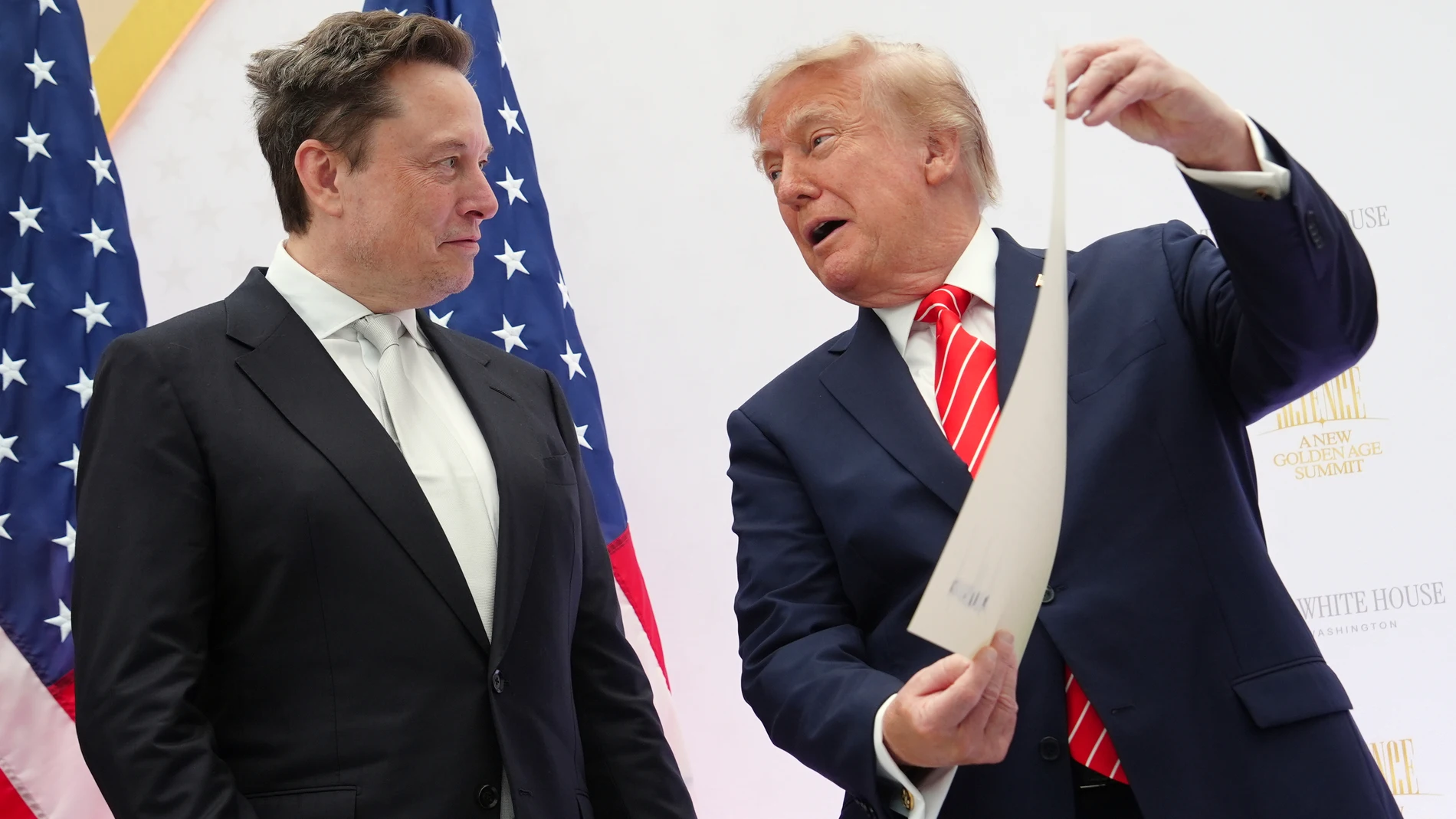 トランプ大統領、「超知能」ではなく「人工知能」という言葉を使い続ける人々を「敵」と呼ぶ