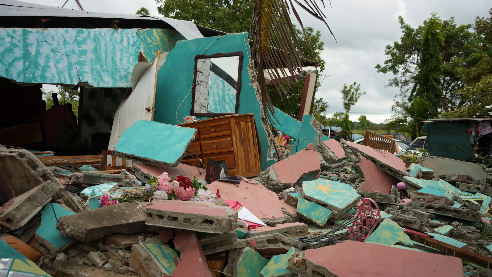 パナマの地震：水も電気もなく、すべてが揺れ続ける中