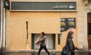 フランス、今日の抗議活動から身を守る：7万人の代理店と企業がバリケードの背後に