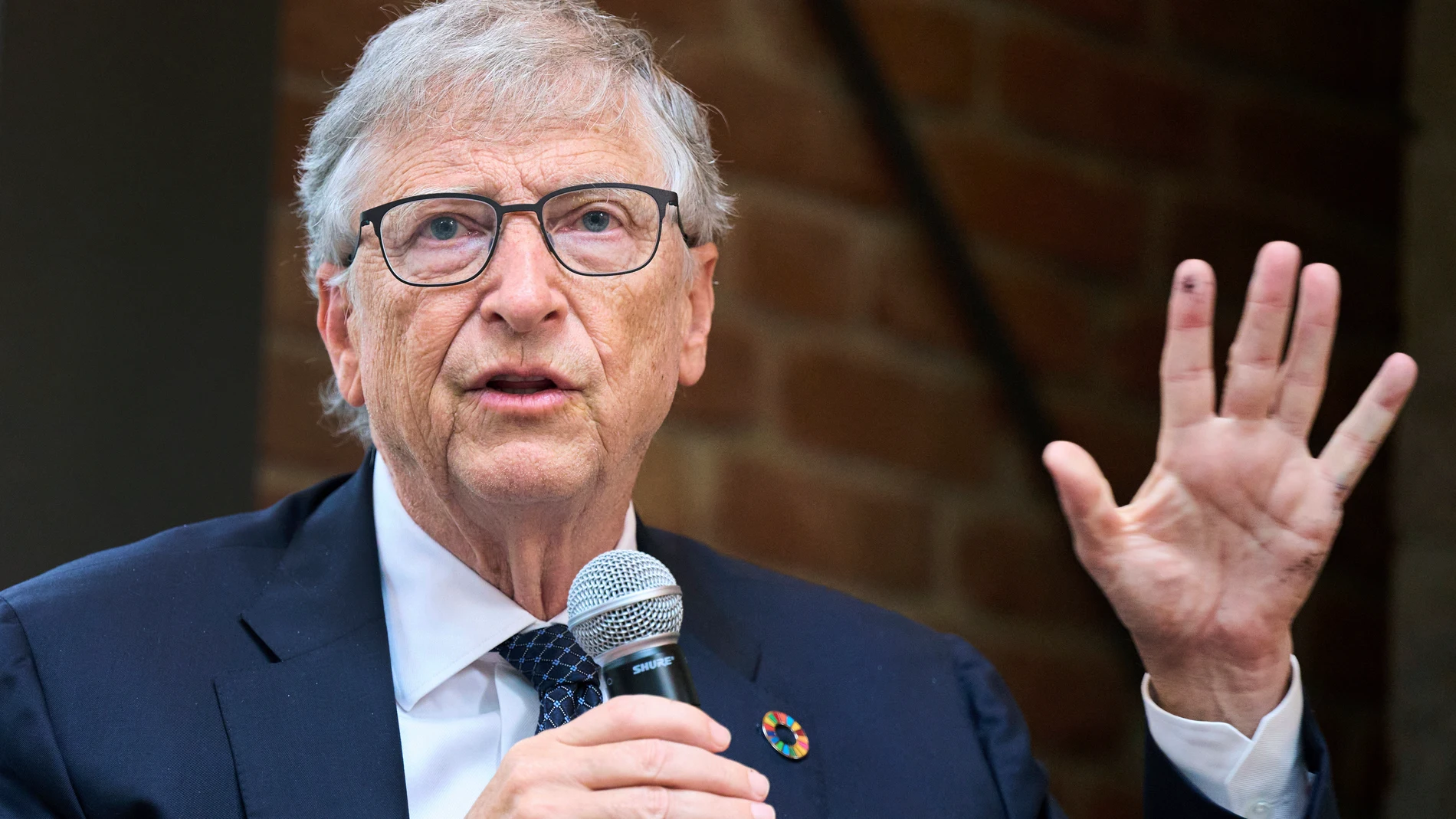 マイクロソフト共同創設者ビル・ゲイツ氏「AIは史上最も危険な兵器だ」