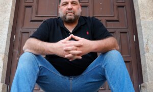 俳優のホヴィク・カイケリアンは、首都を離れる決断をした理由を次のように説明する。「ある朝起きて、こう言いました。『マドリードは終わった、自分の町に戻る』」