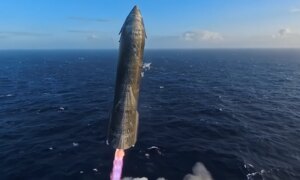 宇宙への打ち上げから生き残った最初のスターシップはすでに基地に戻っています