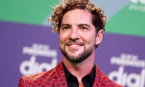 歌手のデヴィッド・ビスバル、父親の死について「父のことを思い出して悲しんだり怒ったりすることは一生ない」