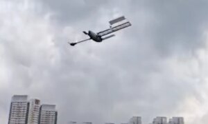 着陸して自律帆船になるドローン「ALBATROSS」