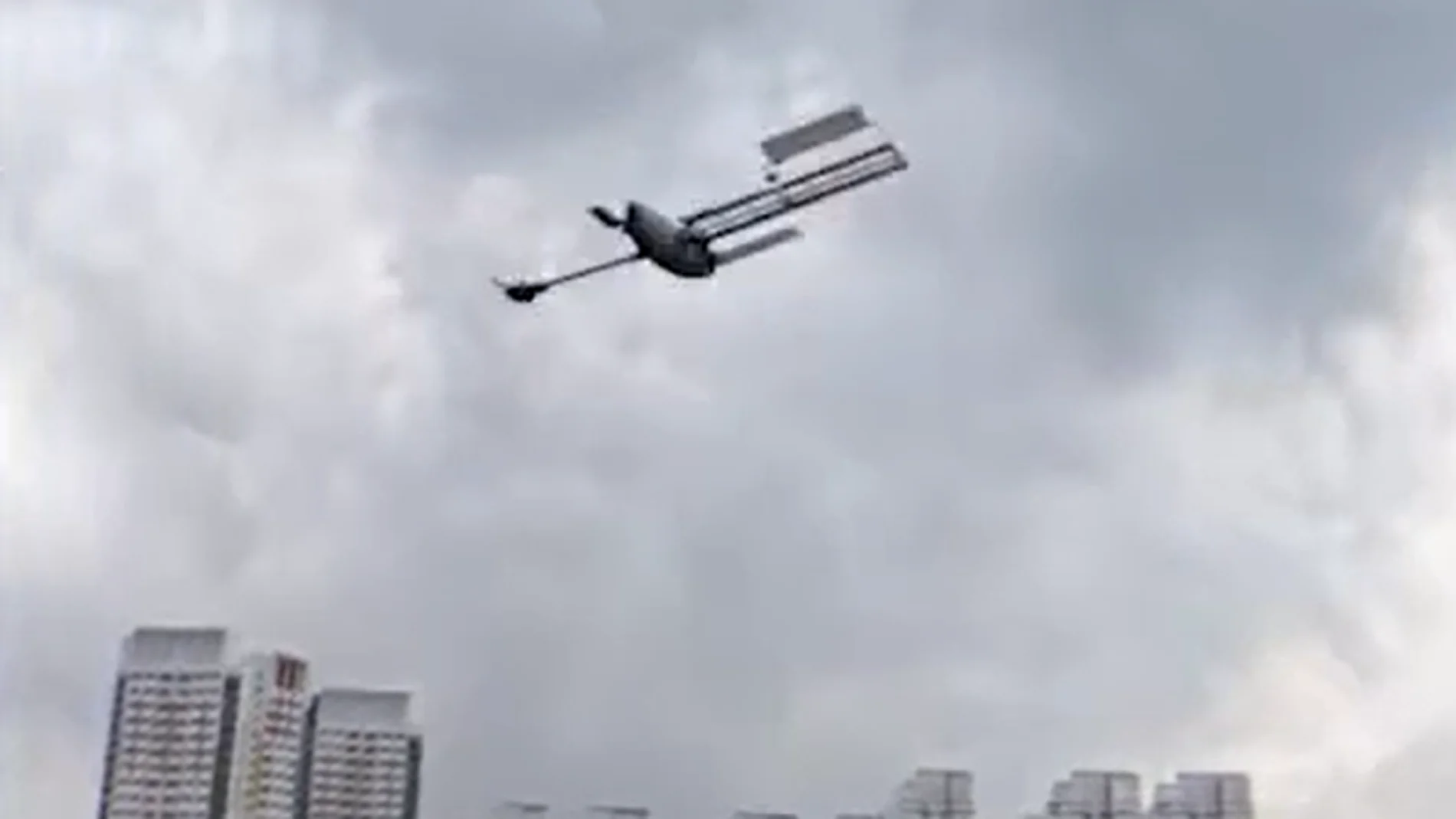 着陸して自律帆船になるドローン「ALBATROSS」