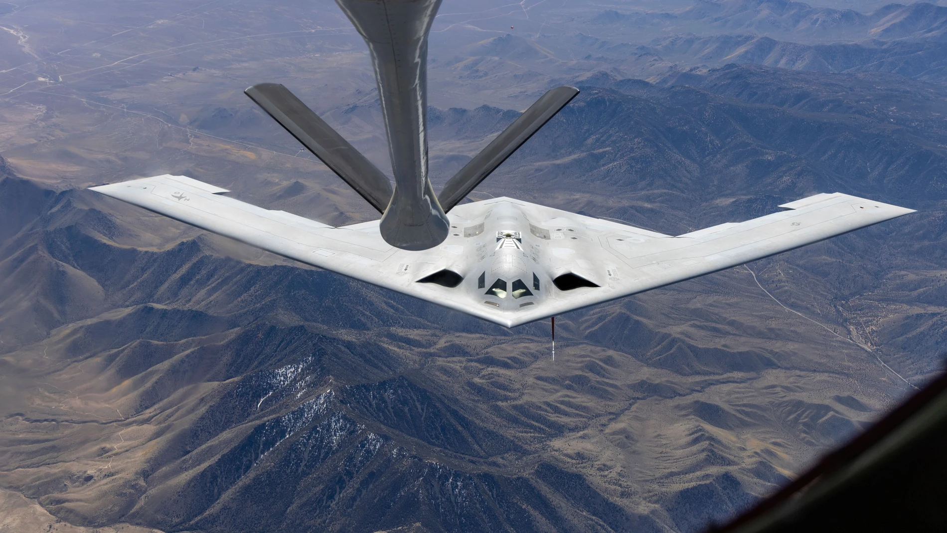 米国はB-21レイダーや他の爆撃機を敵航空機のハンターに改造することを研究している