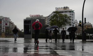 雨の記録を破り、ダナ・アダムが別れを告げる：今日の警報が出ている地域と、いつ天気が変わるか